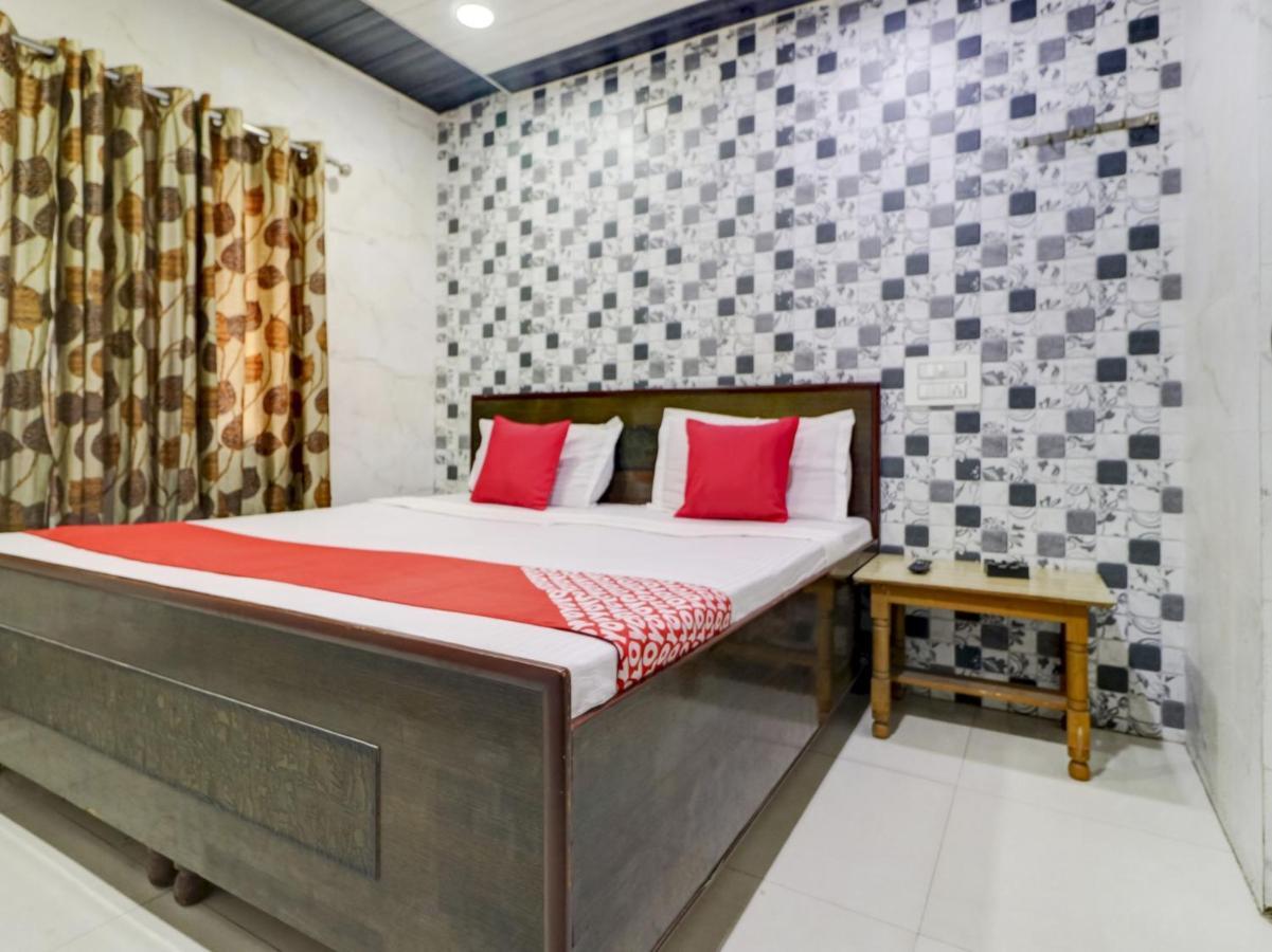 Oyo 77454 Hotel Prince Palace Patiala Exterior photo